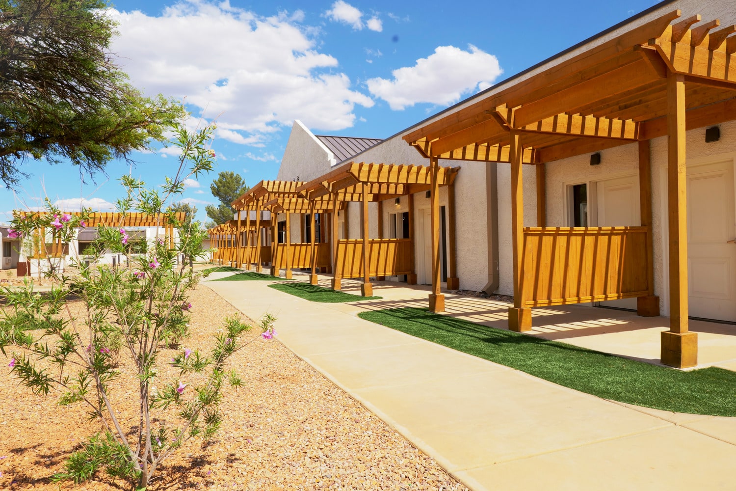 outdoor seating areas and covered pergolas at Haven Health Sierra Vista skilled nursing facility