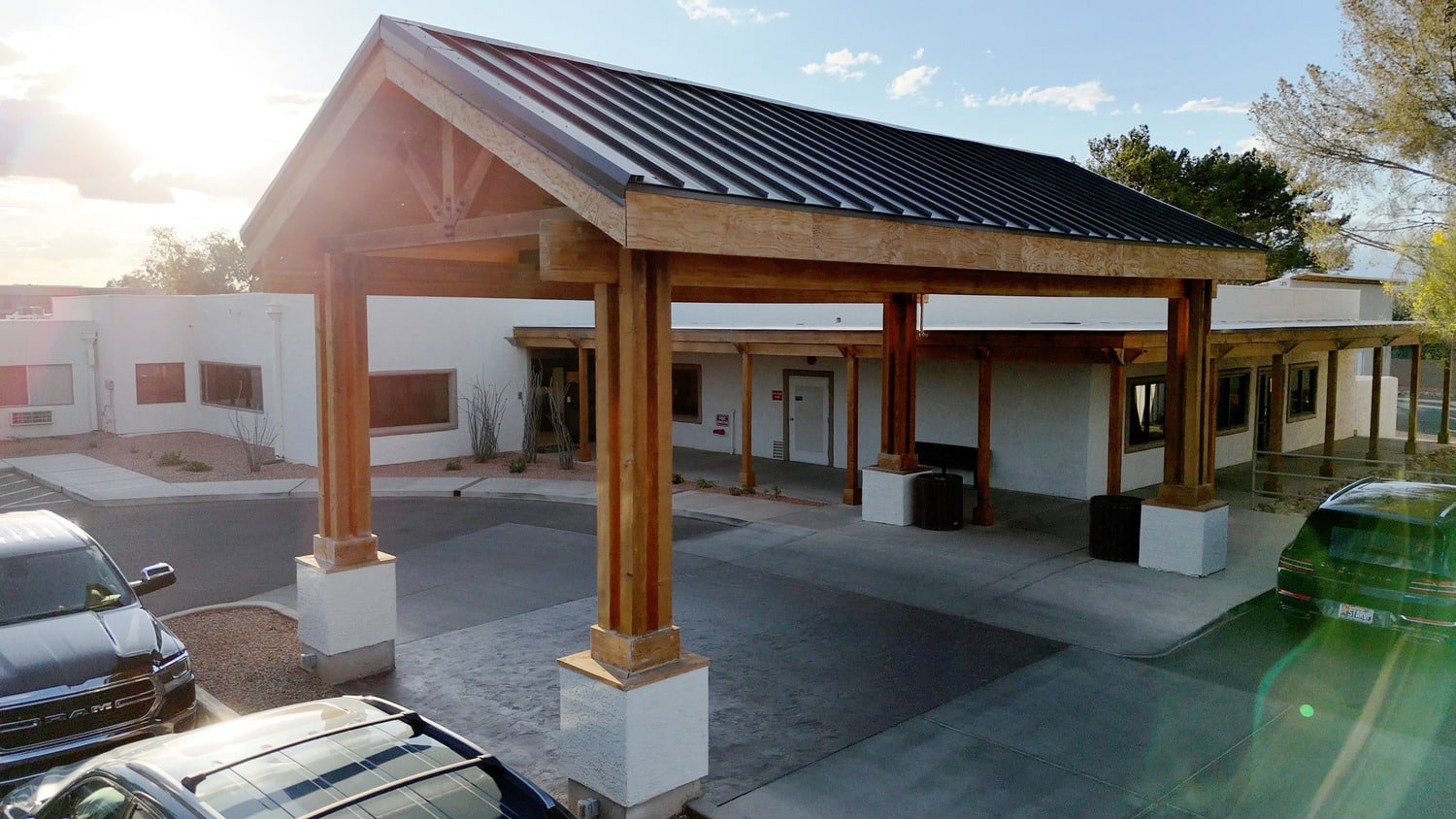 covered entrance at Haven Health Sierra Vista skilled nursing facility