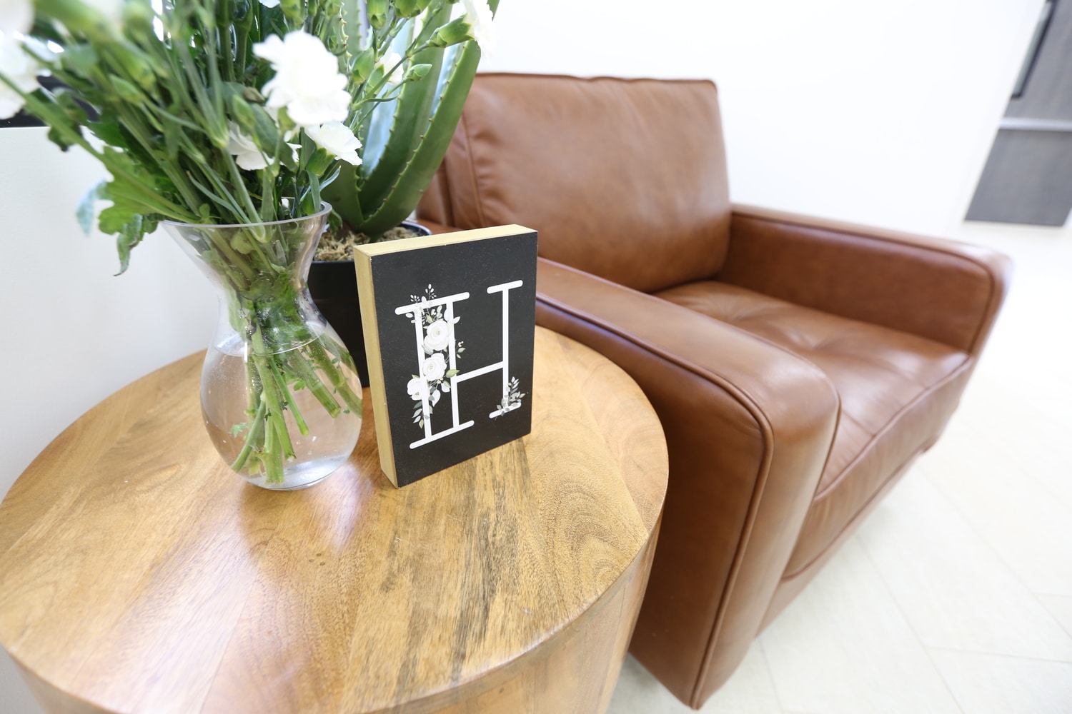 interior sitting area with coffee table at Haven Health Sierra Vista